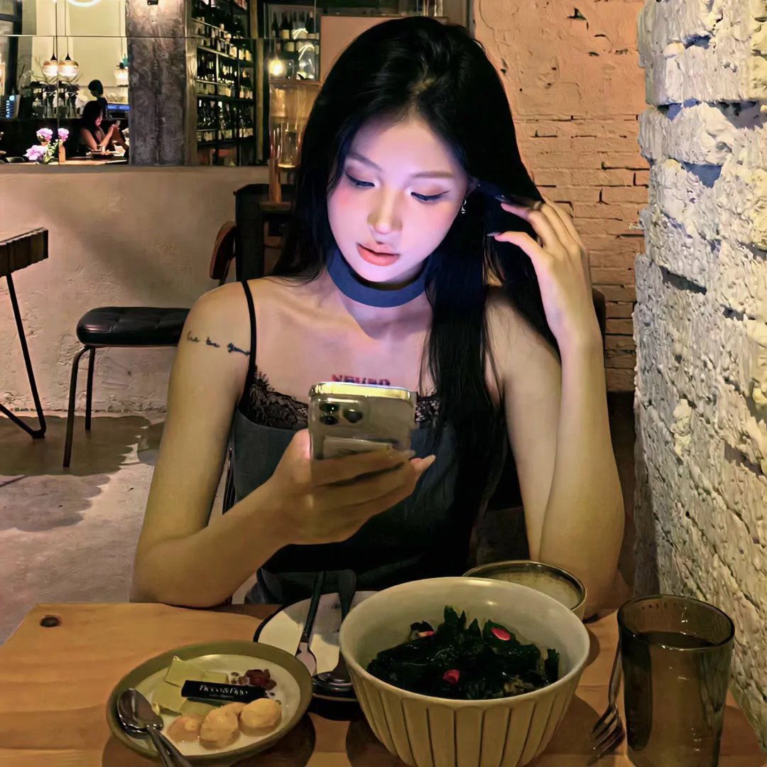 红颜吐珠待君王